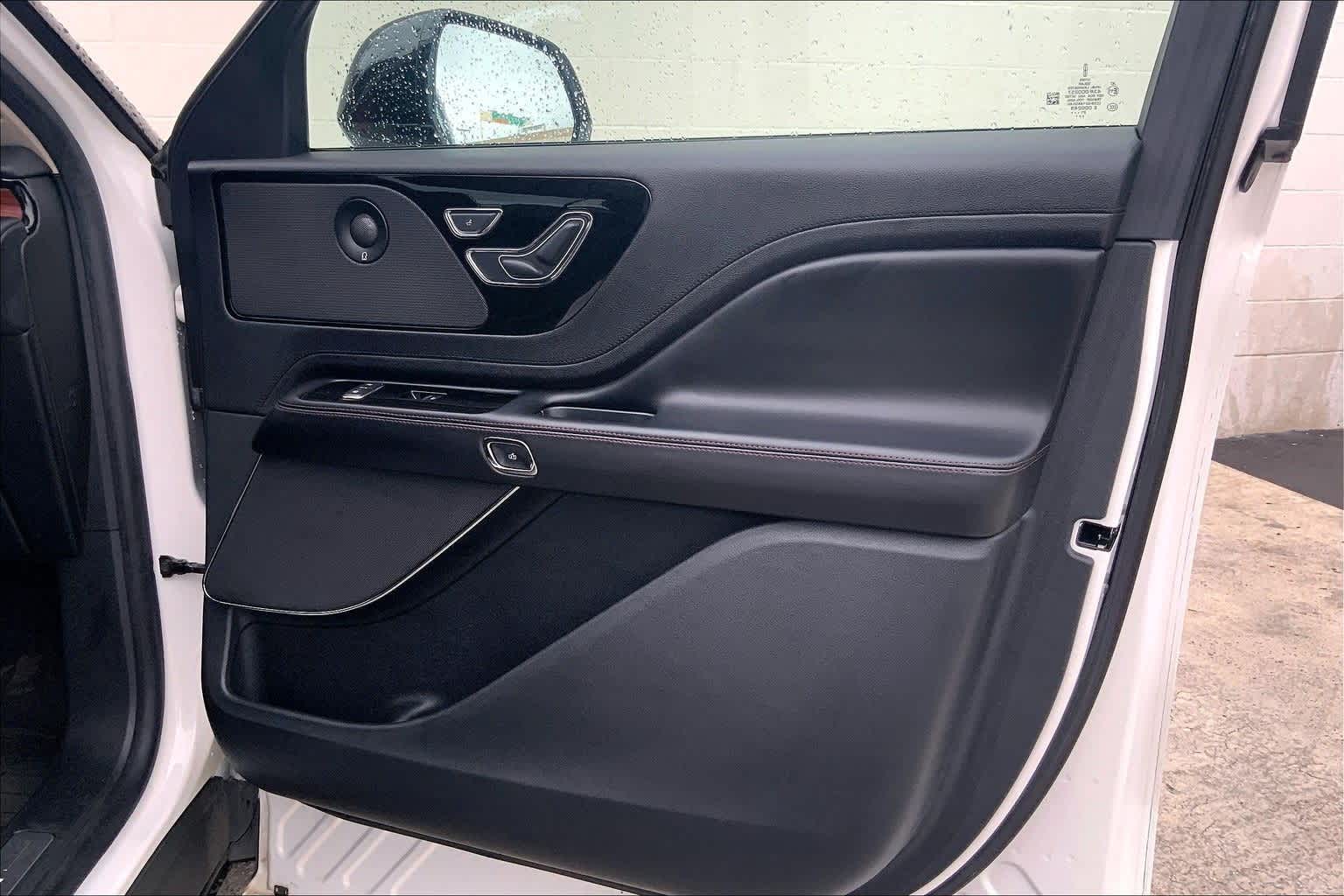 Thumbnail: 2022 Lincoln Aviator - 28