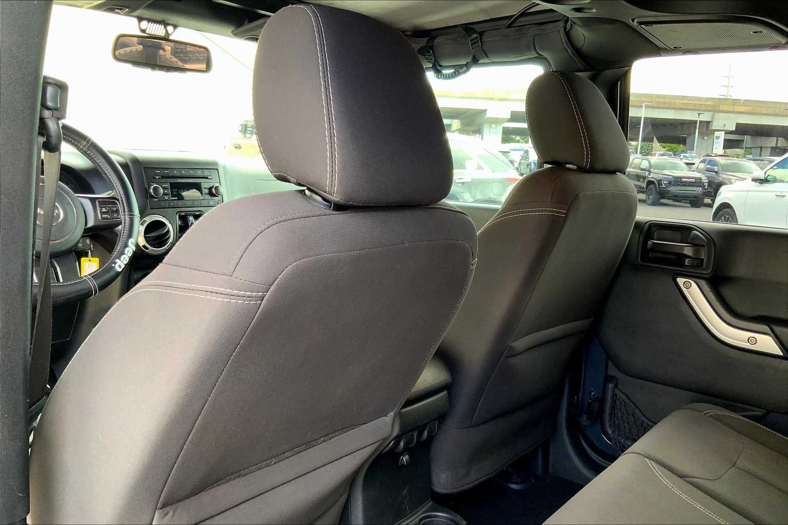 Thumbnail: 2017 Jeep Wrangler - 13