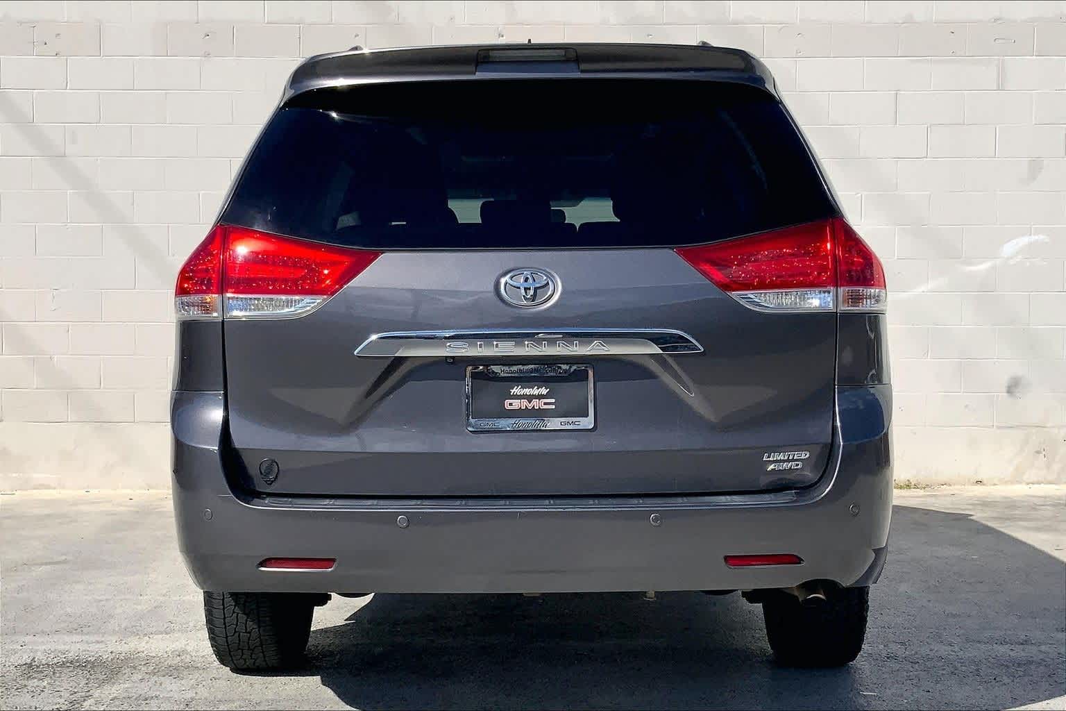 Thumbnail: 2013 Toyota Sienna - 6