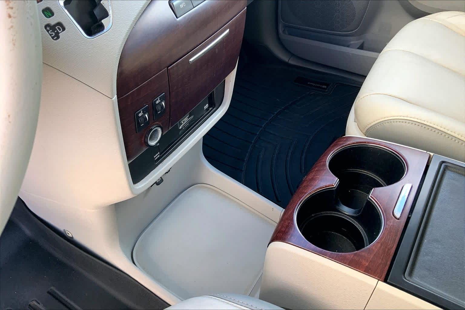 Thumbnail: 2013 Toyota Sienna - 17