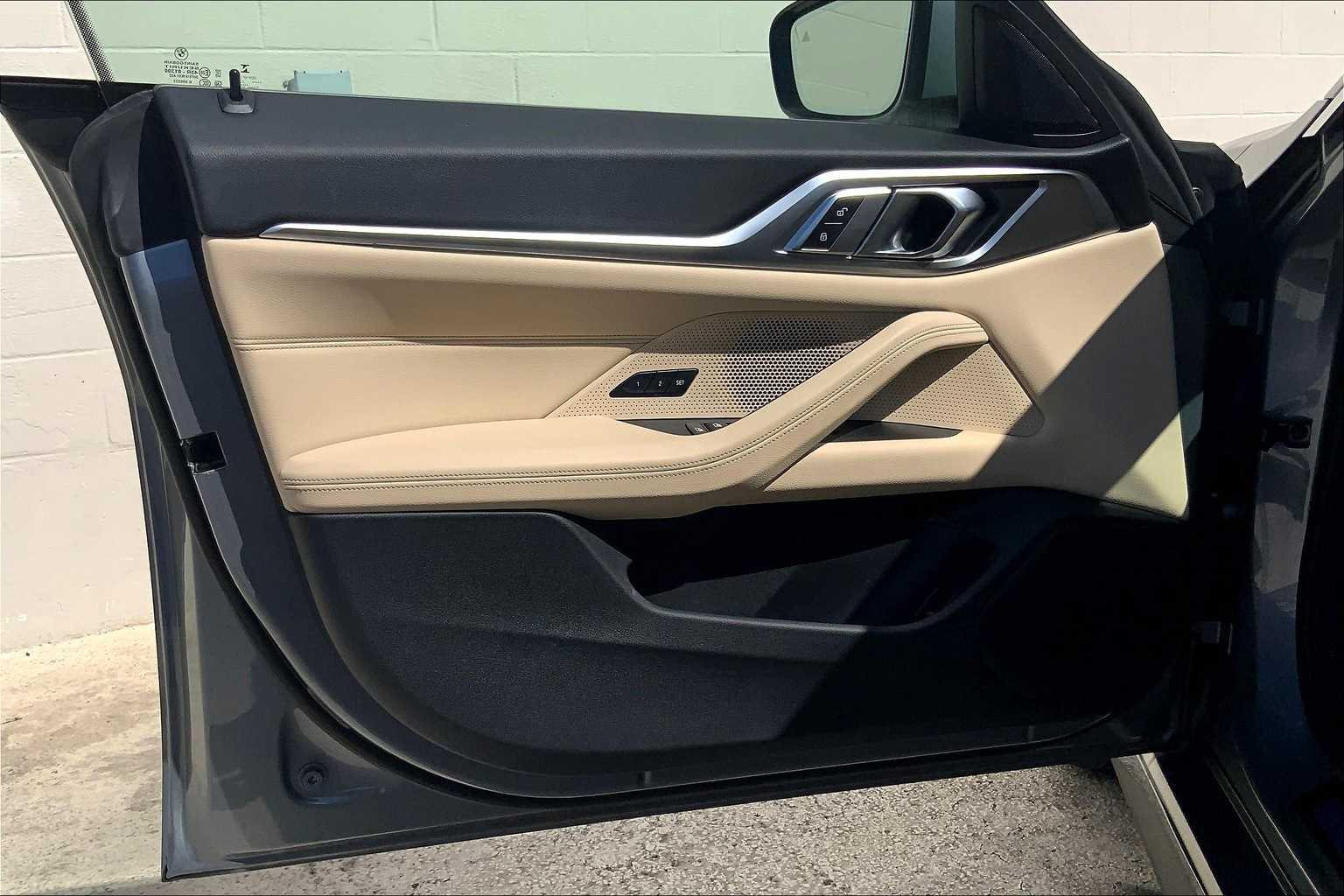 Thumbnail: 2022 BMW i4 - 28