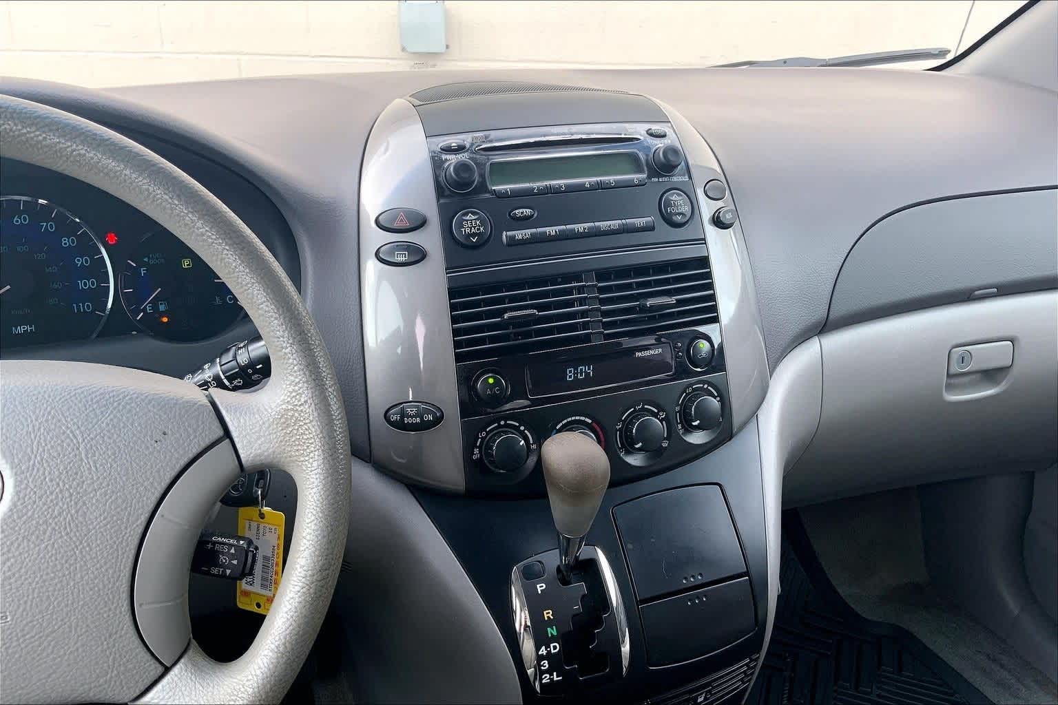 Thumbnail: 2010 Toyota Sienna - 15