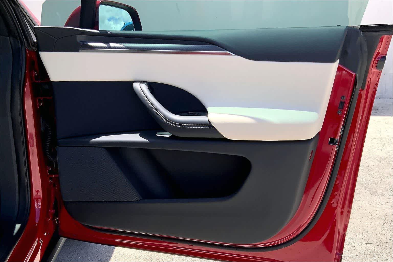 Thumbnail: 2022 Tesla Model X - 29