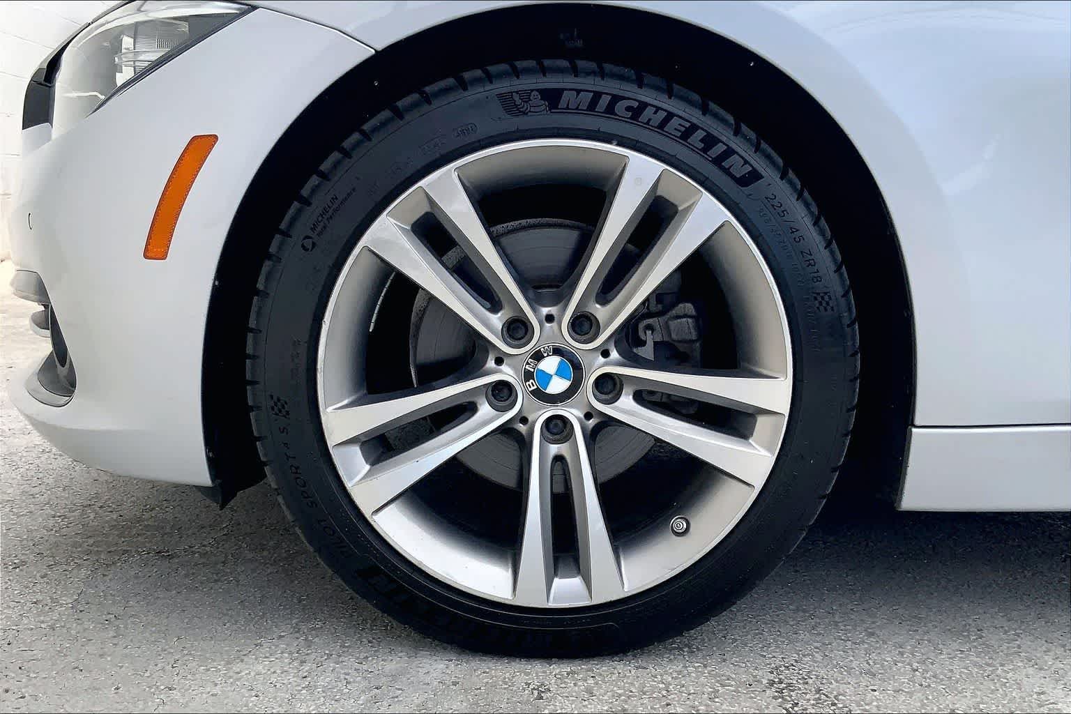 Thumbnail: 2017 BMW 3 Series - 8