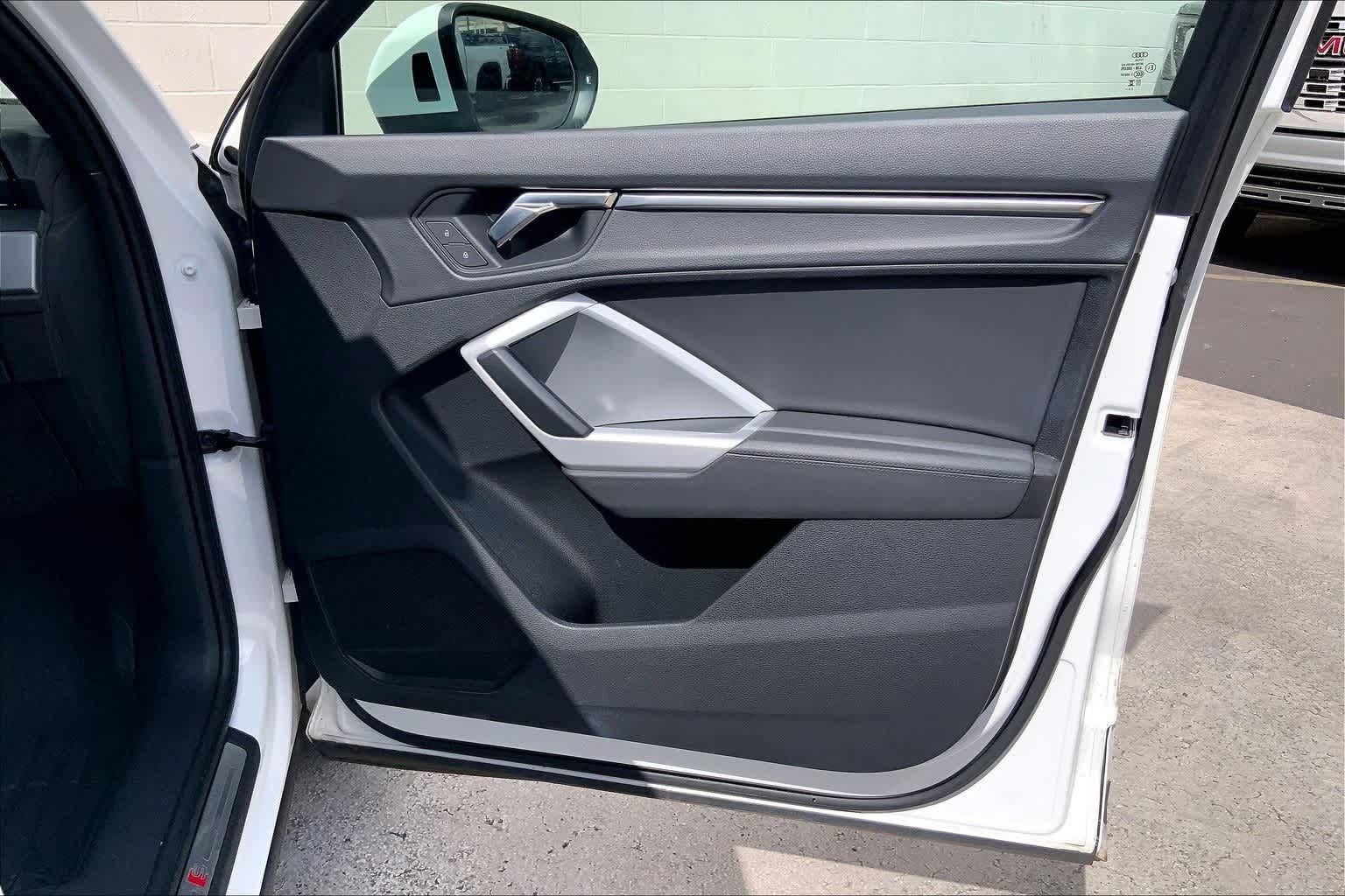 Thumbnail: 2023 Audi Q3 - 29