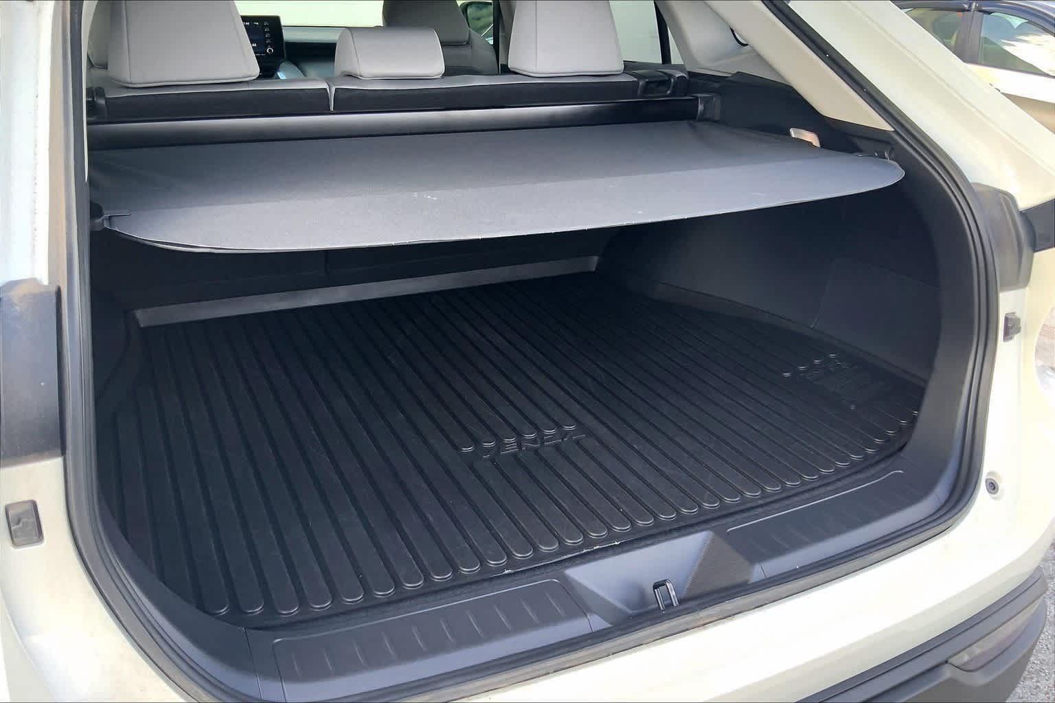 Thumbnail: 2022 Toyota Venza - 16