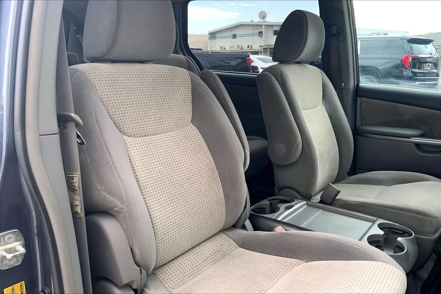 Thumbnail: 2010 Toyota Sienna - 13