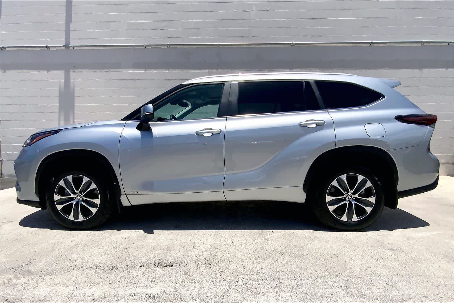Thumbnail: 2025 Toyota Highlander - 3