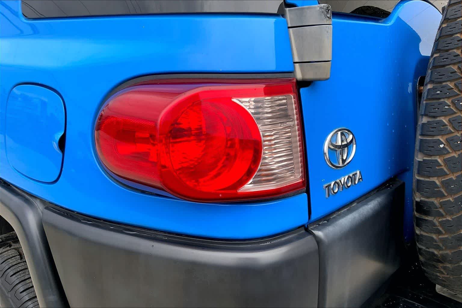 Thumbnail: 2007 Toyota FJ Cruiser - 30