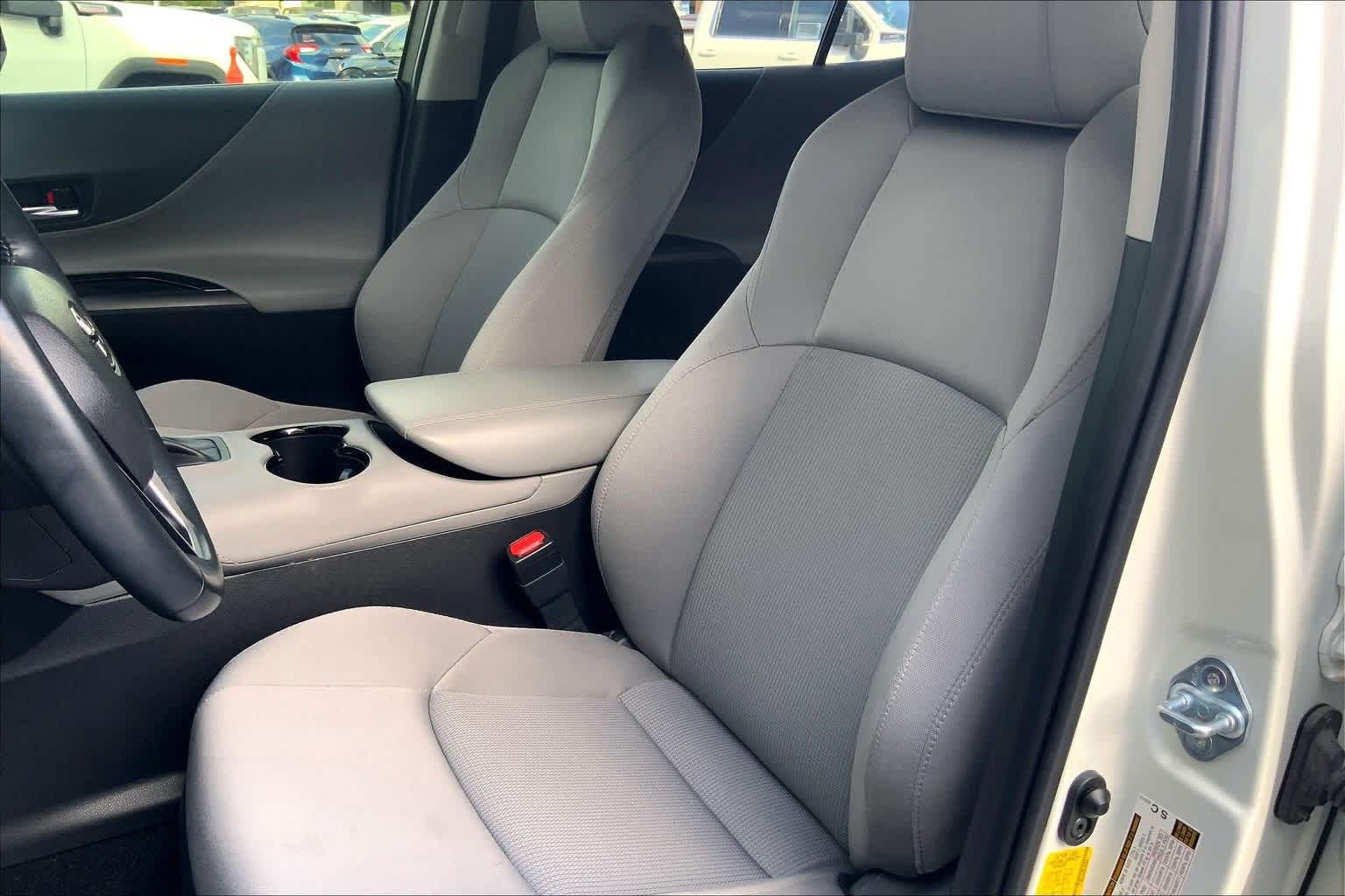 Thumbnail: 2022 Toyota Venza - 9