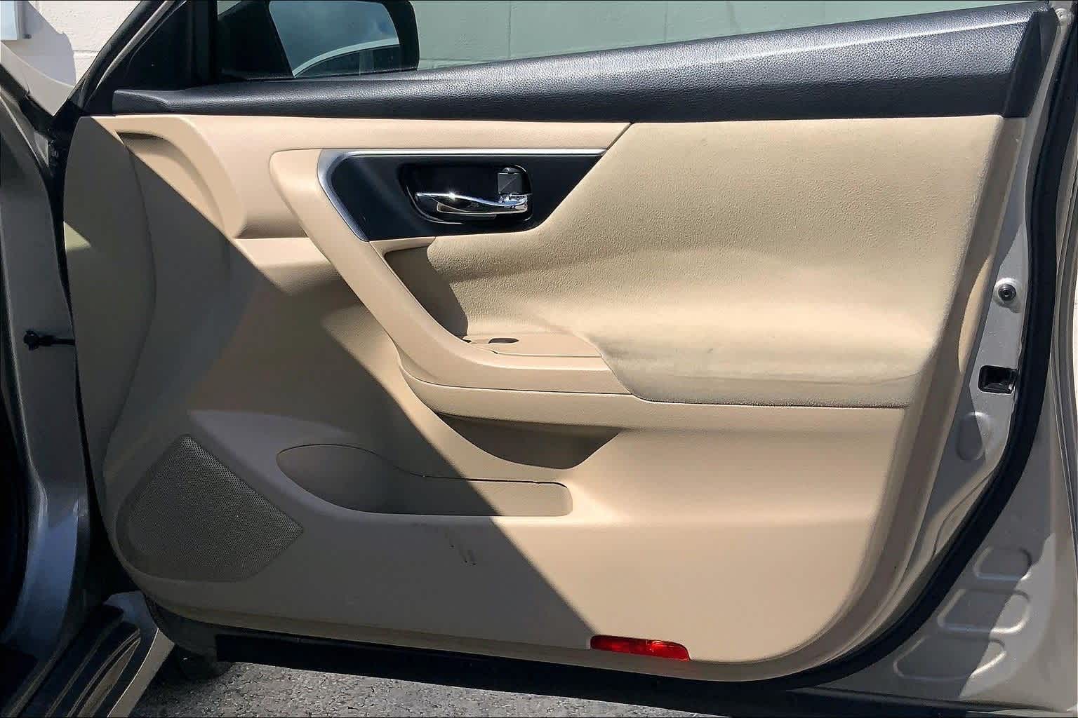 Thumbnail: 2015 Nissan Altima - 26