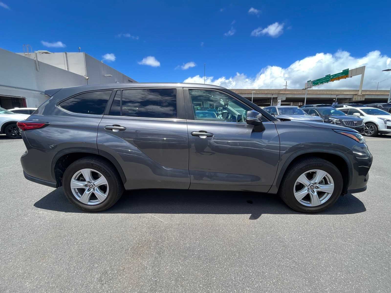 Thumbnail: 2023 Toyota Highlander - 4