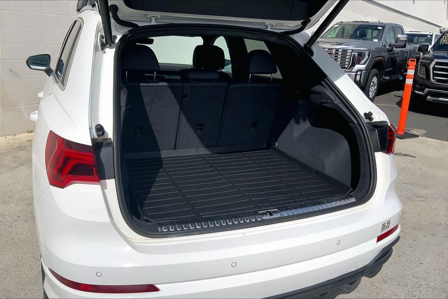 Thumbnail: 2023 Audi Q3 - 19