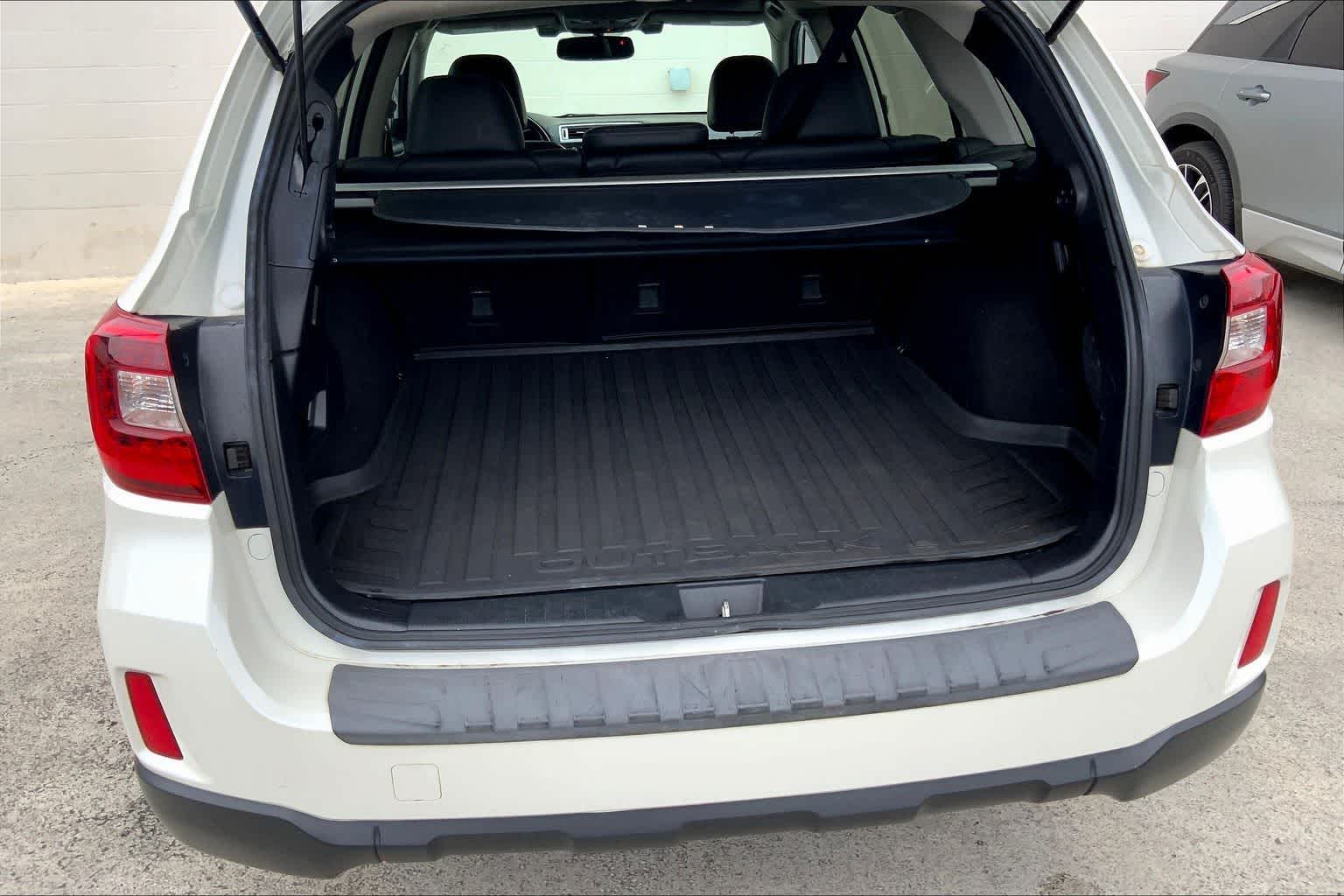 Thumbnail: 2016 Subaru Outback - 18
