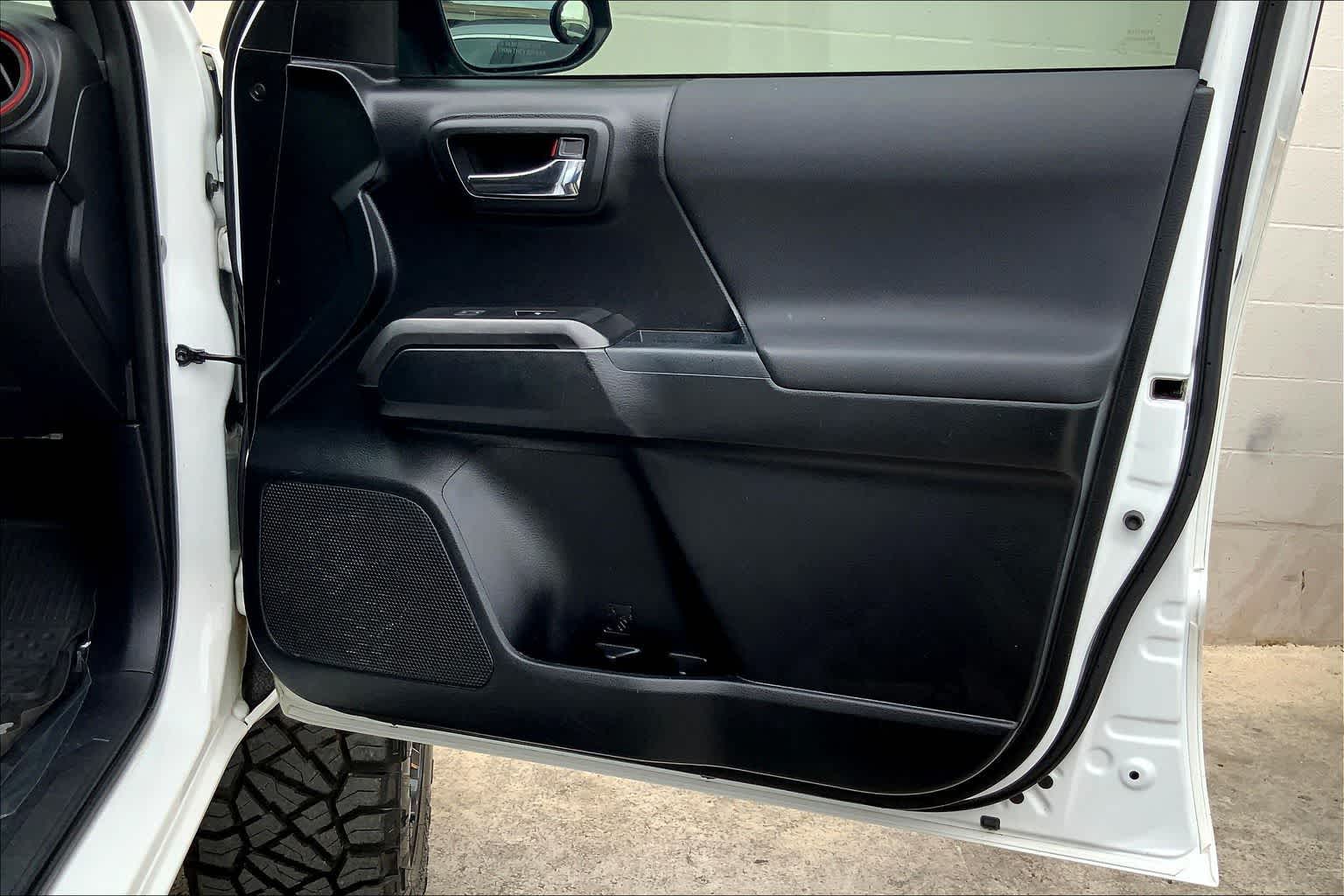 Thumbnail: 2017 Toyota Tacoma - 28