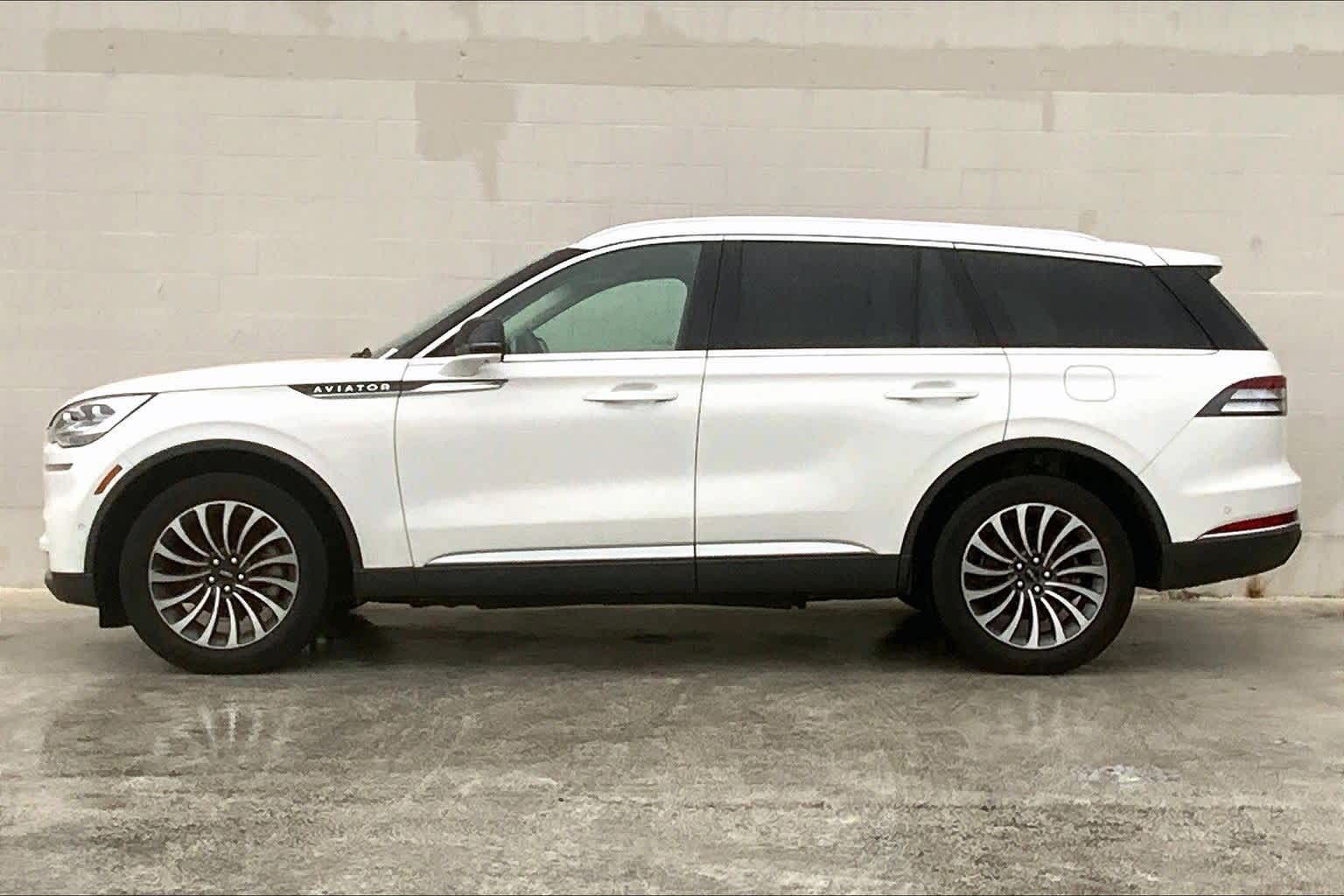 Thumbnail: 2022 Lincoln Aviator - 4