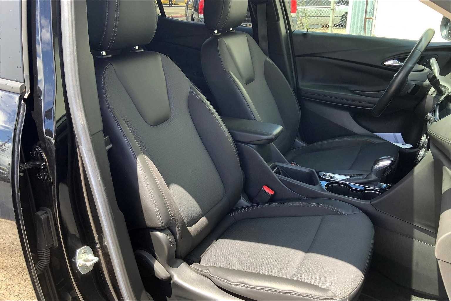 Thumbnail: 2022 Buick Encore GX - 14
