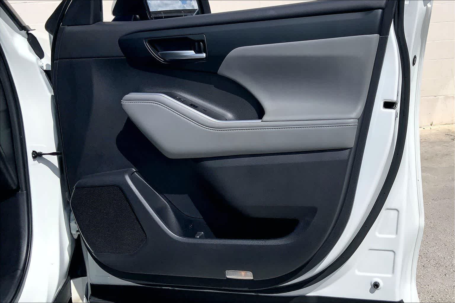 Thumbnail: 2021 Toyota Highlander - 28