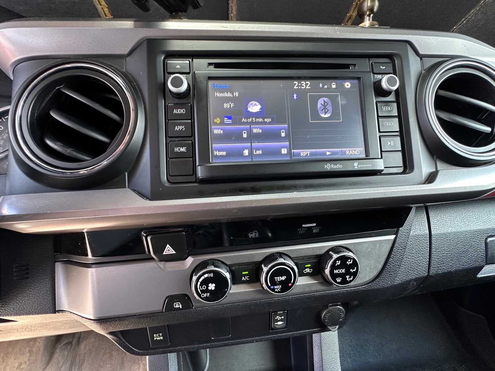 Thumbnail: 2016 Toyota Tacoma - 8
