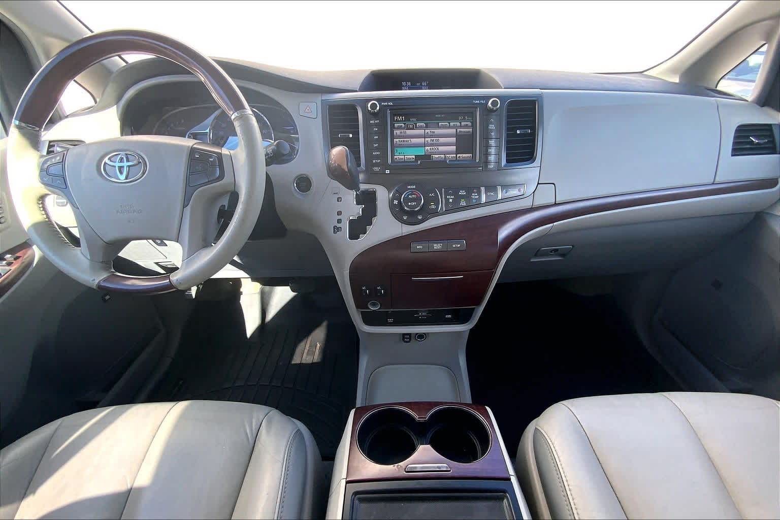 Thumbnail: 2013 Toyota Sienna - 11