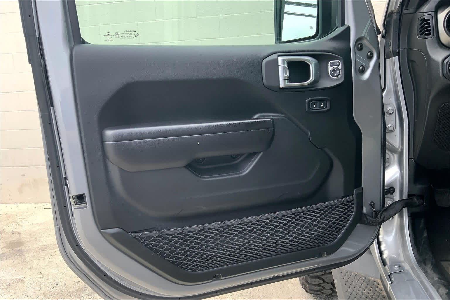 Thumbnail: 2021 Jeep Wrangler - 28