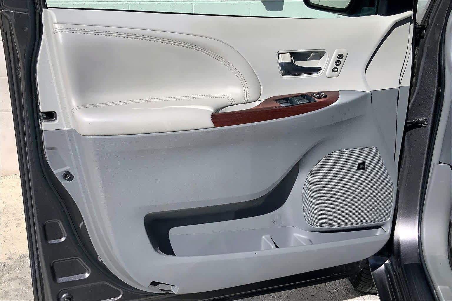 Thumbnail: 2013 Toyota Sienna - 28