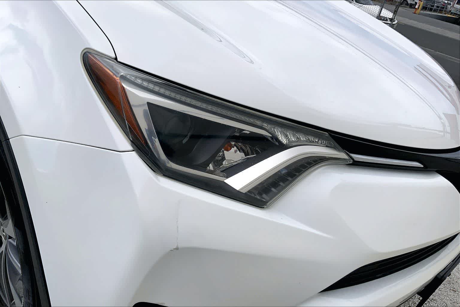 Thumbnail: 2017 Toyota RAV4 - 31