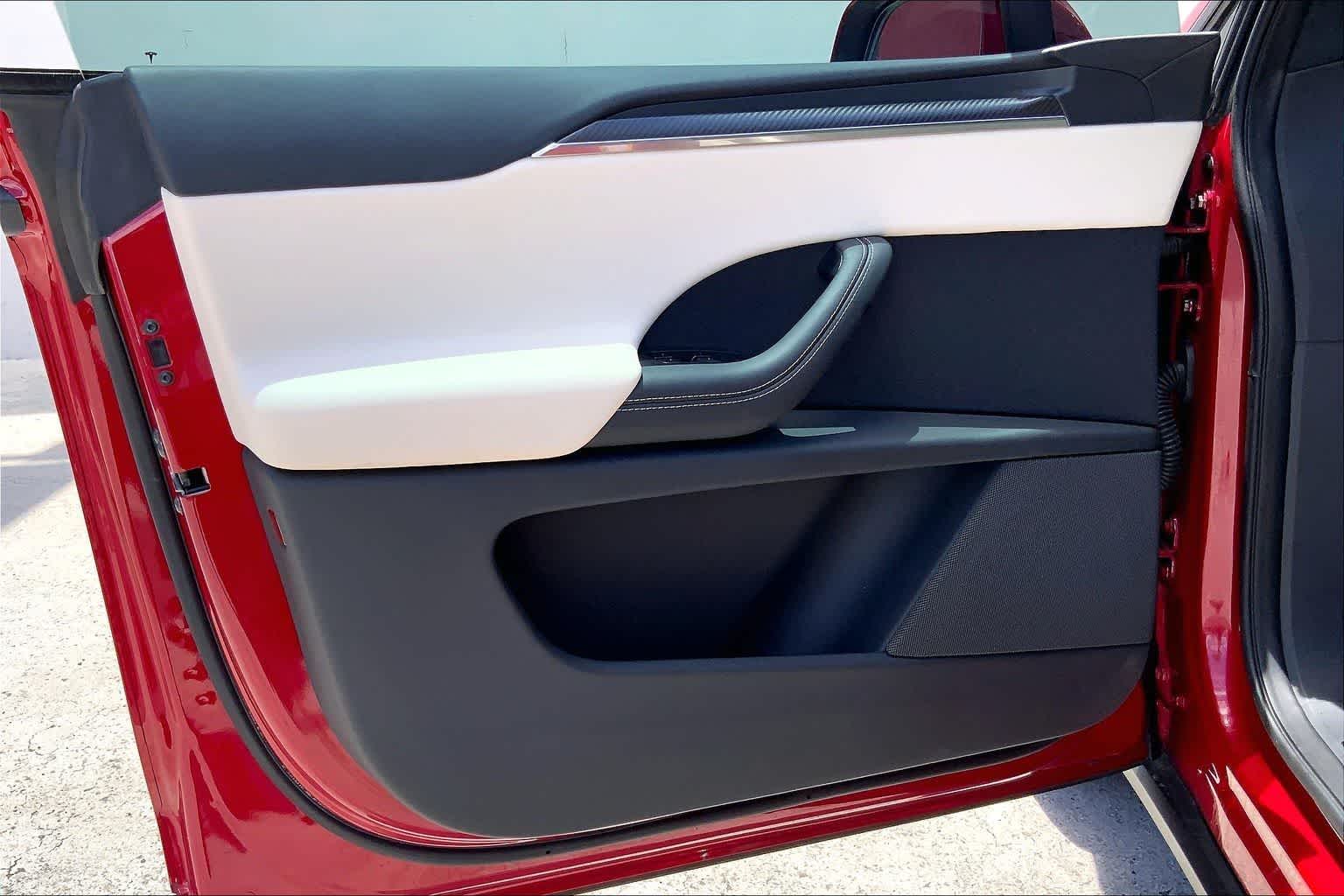 Thumbnail: 2022 Tesla Model X - 28