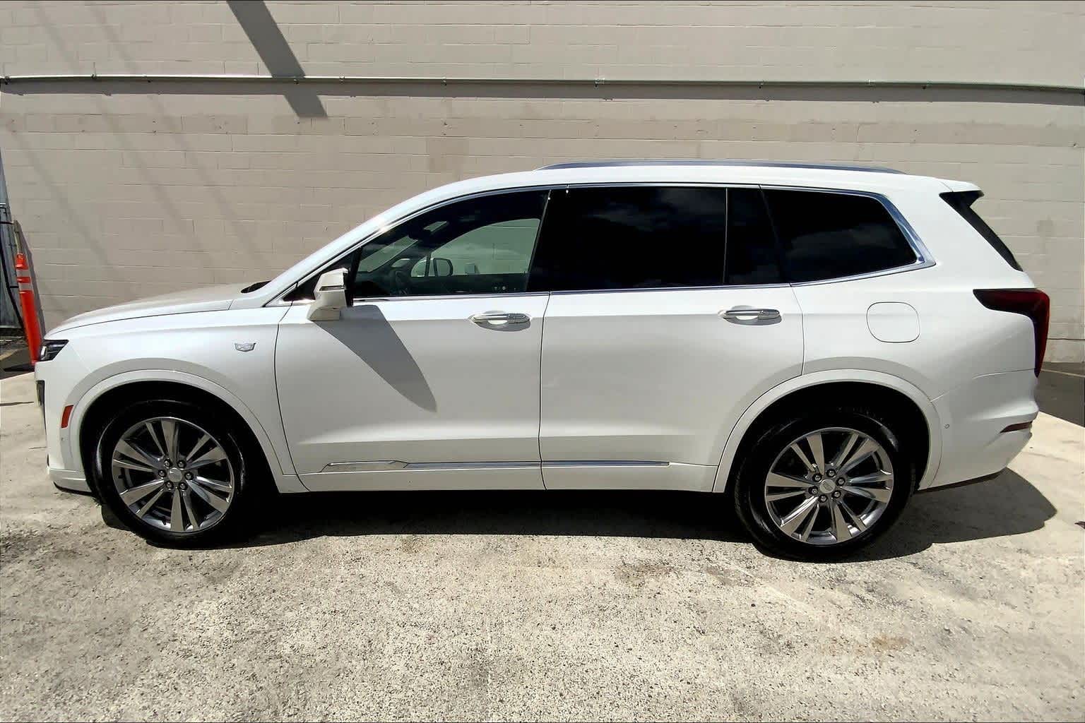 Thumbnail: 2023 Cadillac XT6 - 4