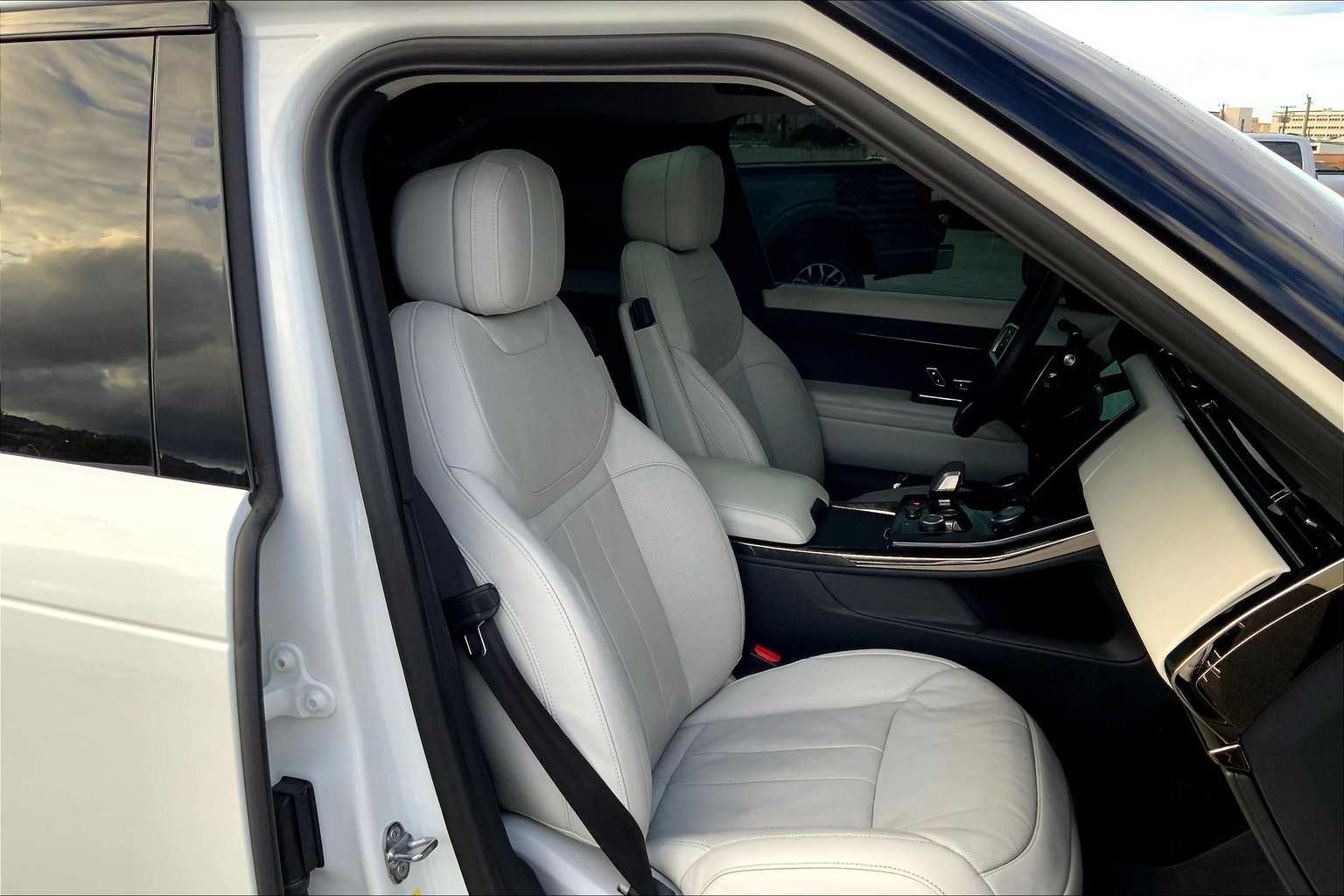 Thumbnail: 2023 Land Rover Range Rover Sport - 12