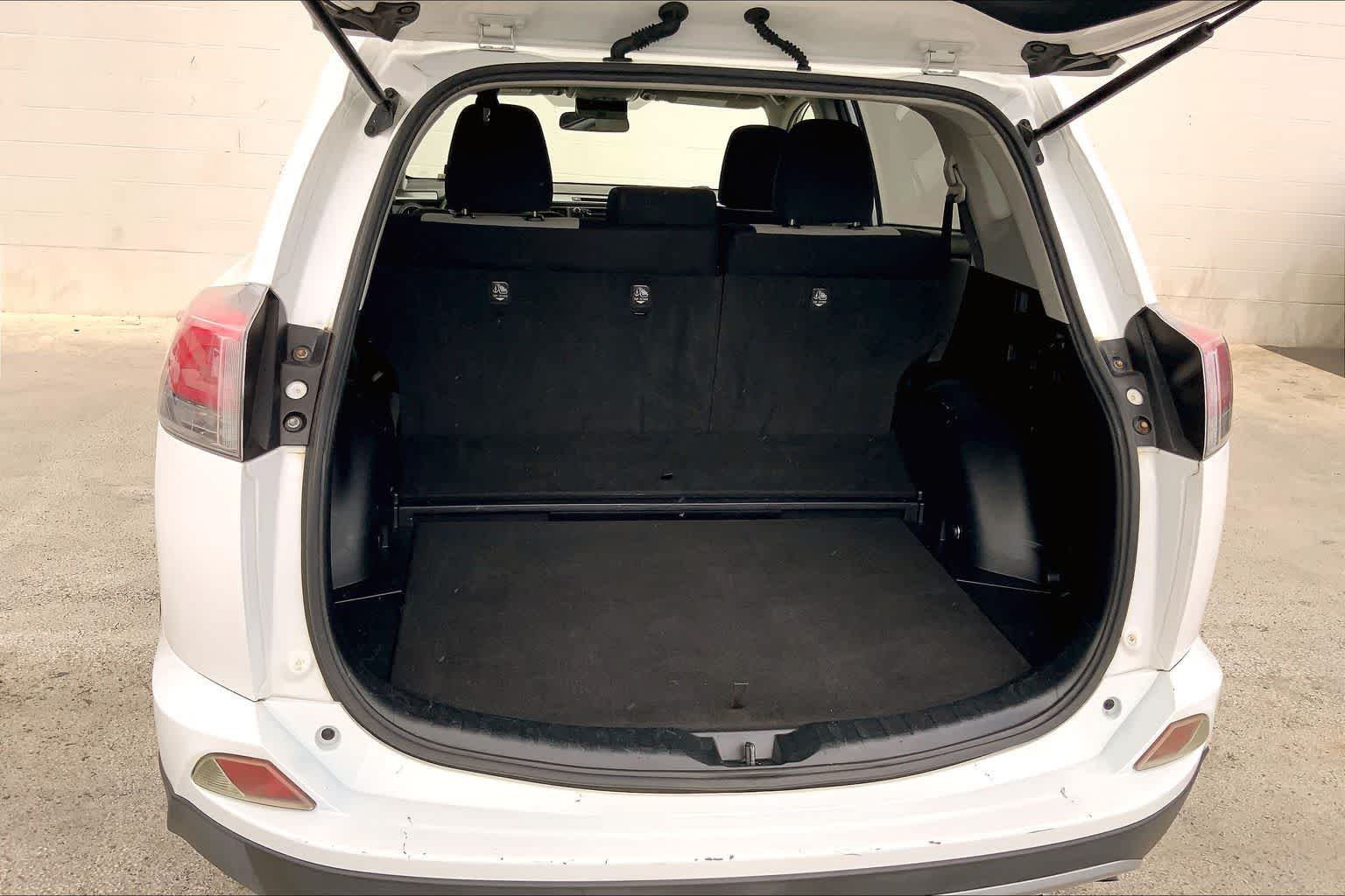 Thumbnail: 2017 Toyota RAV4 - 18
