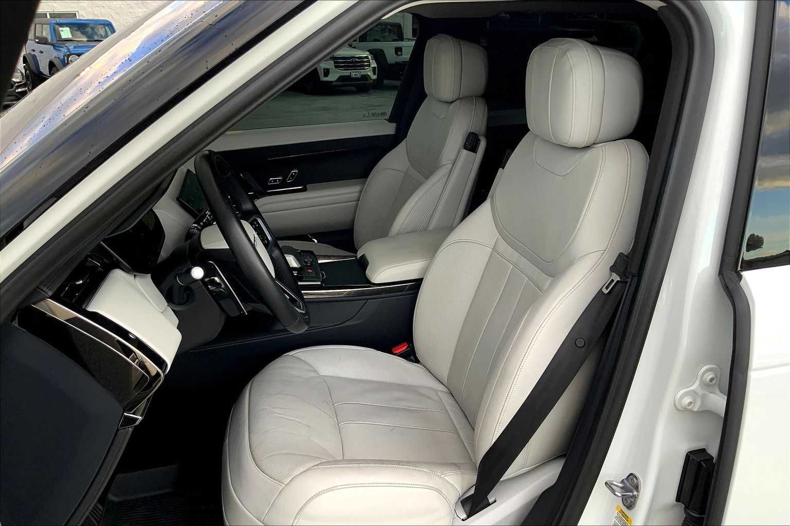 Thumbnail: 2023 Land Rover Range Rover Sport - 10