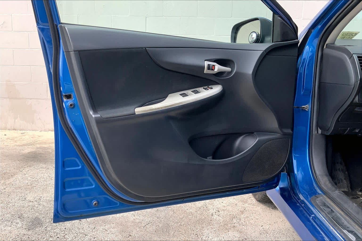 Thumbnail: 2010 Toyota Corolla - 27