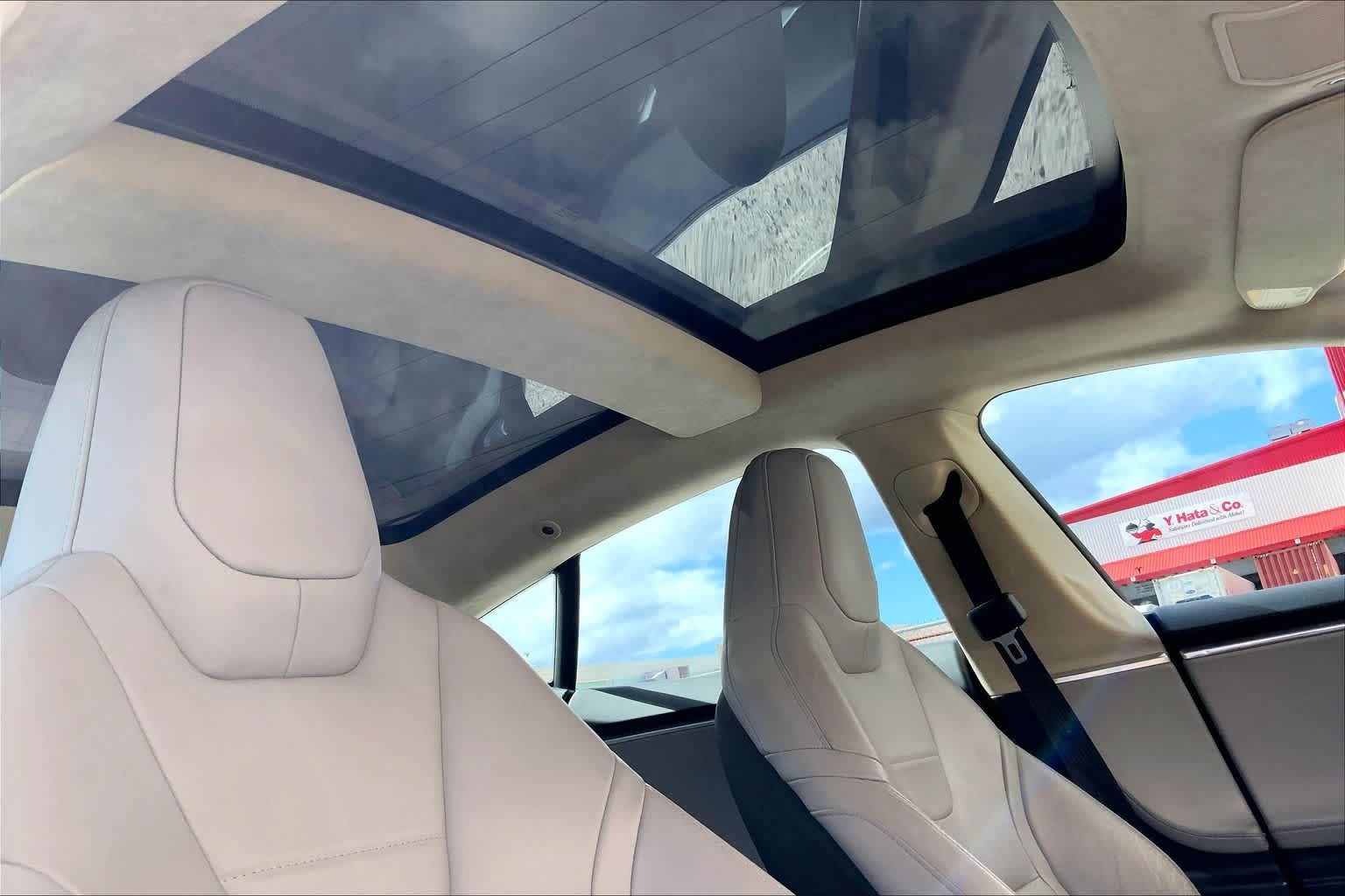 Thumbnail: 2015 Tesla Model S - 31