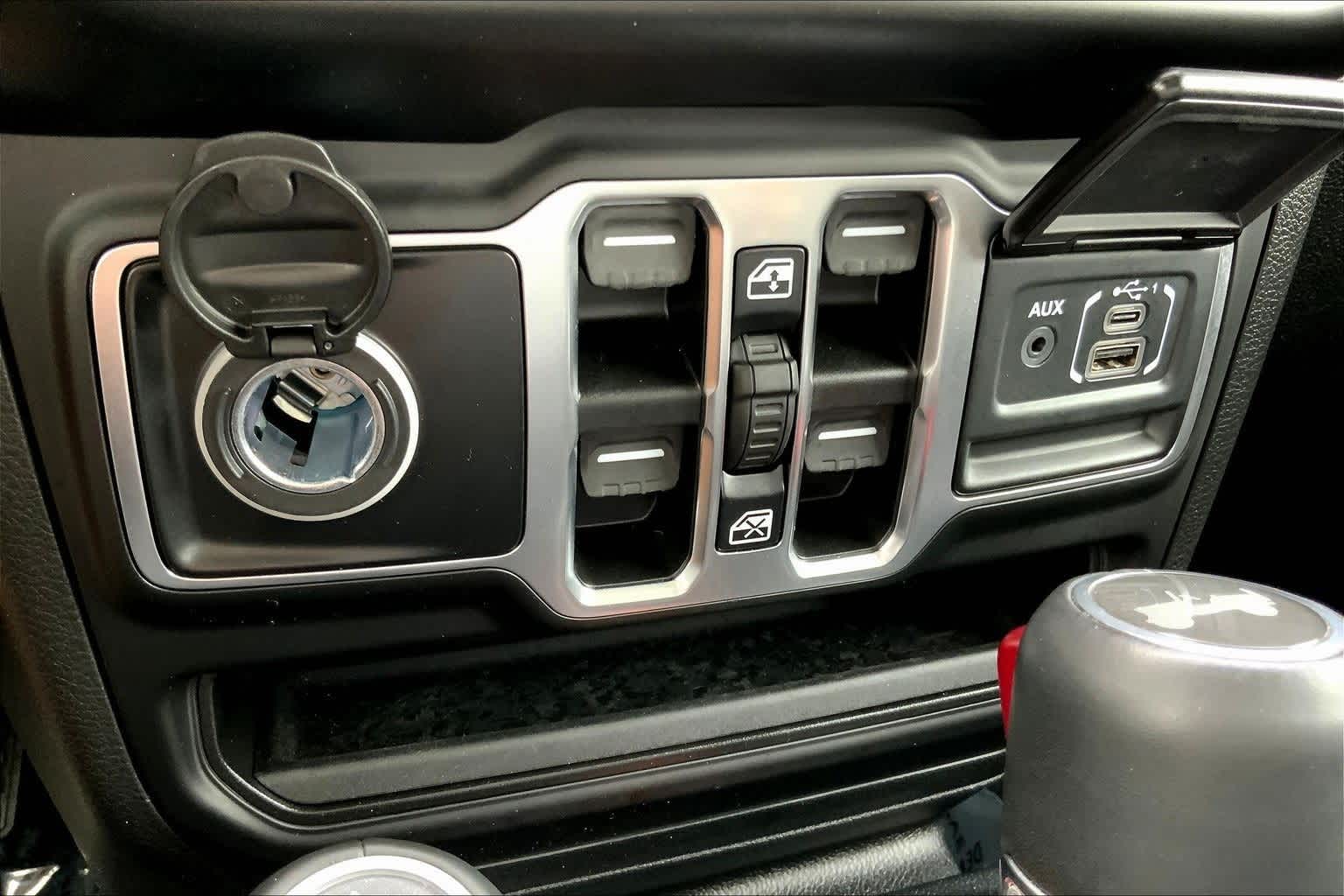 Thumbnail: 2021 Jeep Wrangler - 35