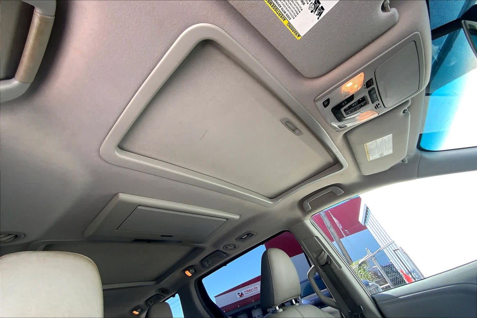 Thumbnail: 2013 Toyota Sienna - 31