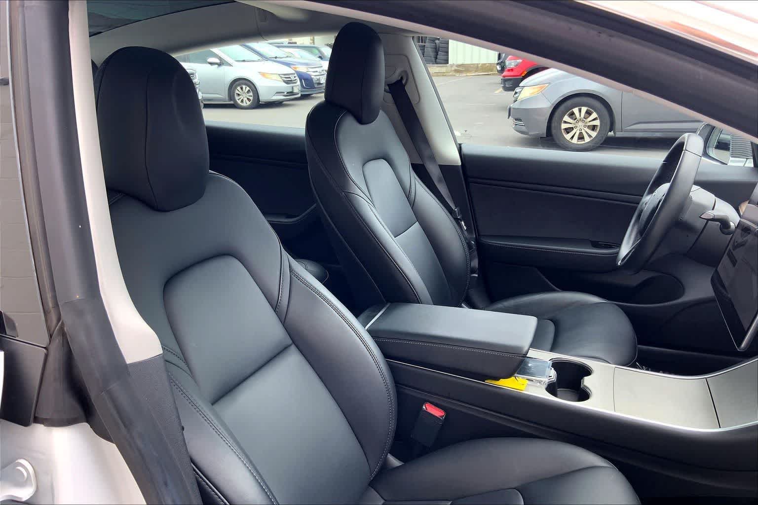 Thumbnail: 2019 Tesla Model 3 - 14