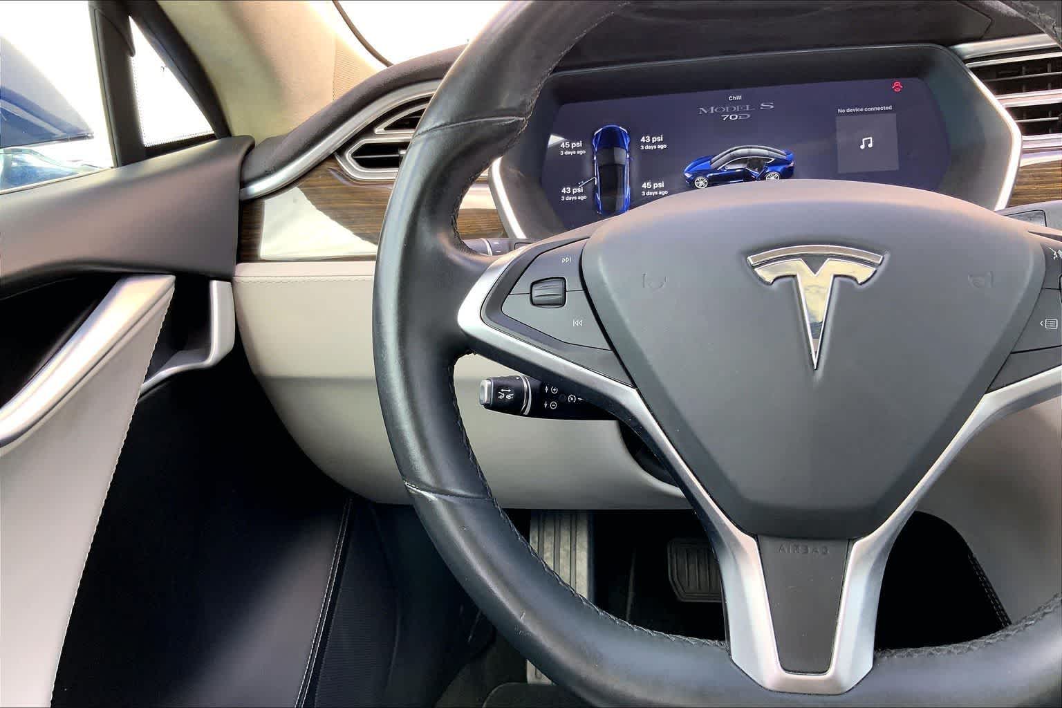 Thumbnail: 2015 Tesla Model S - 25