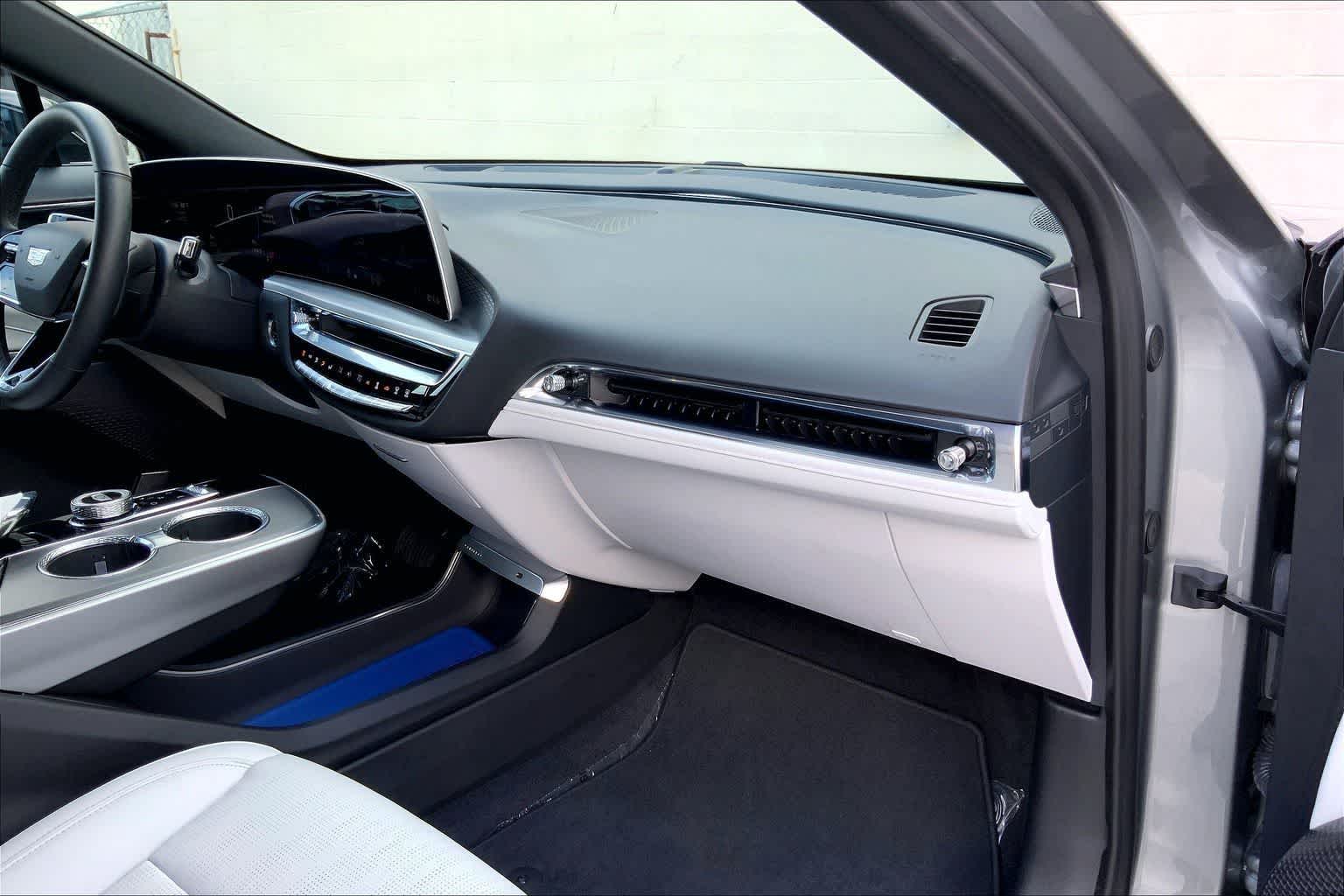 Thumbnail: 2024 Cadillac Lyriq - 24