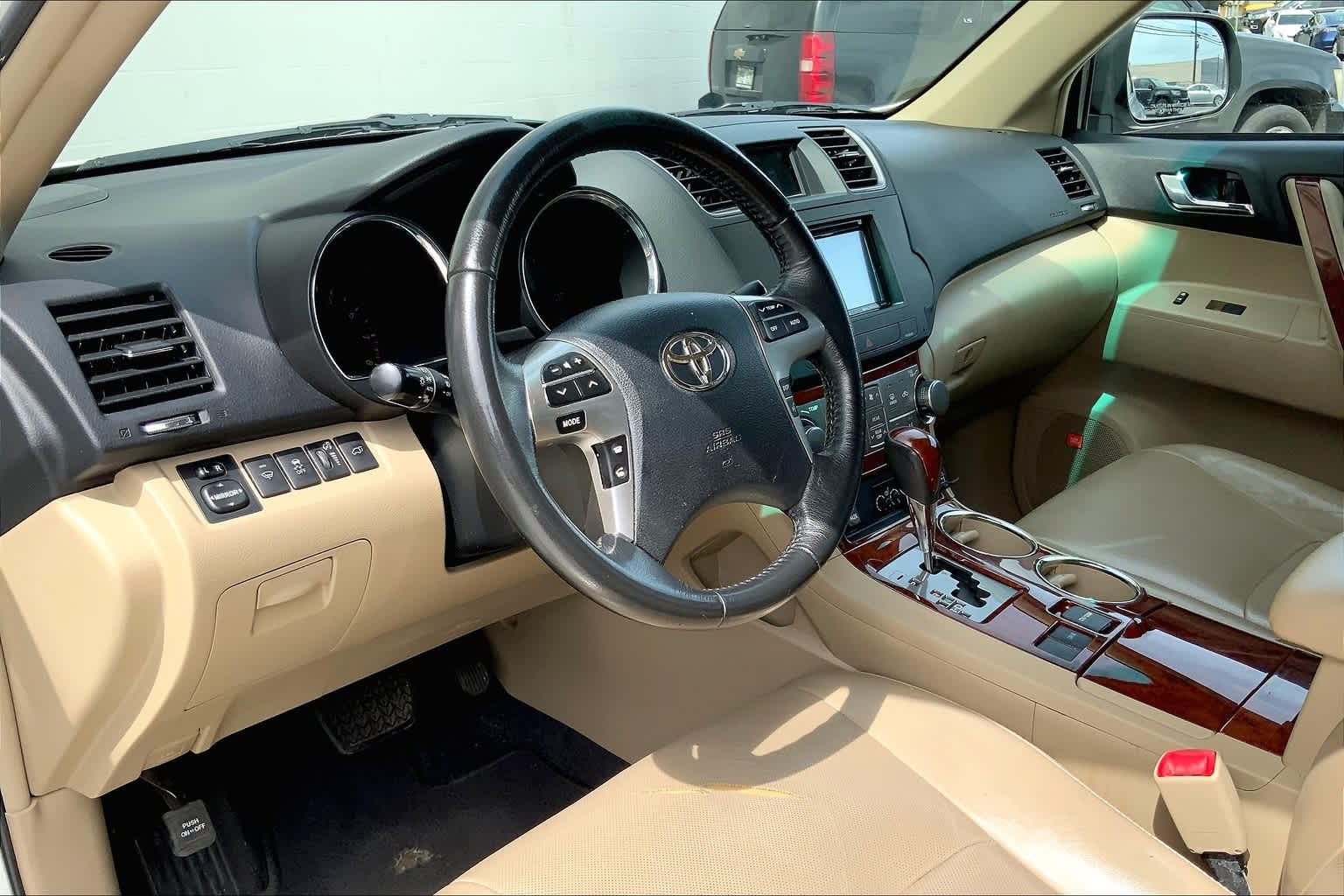 Thumbnail: 2012 Toyota Highlander - 3