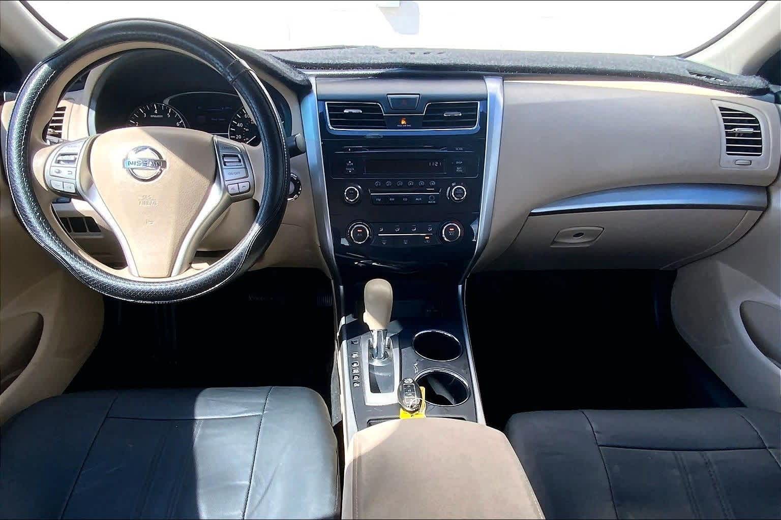 Thumbnail: 2015 Nissan Altima - 10