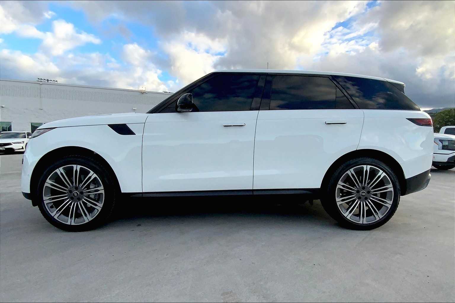 Thumbnail: 2023 Land Rover Range Rover Sport - 2