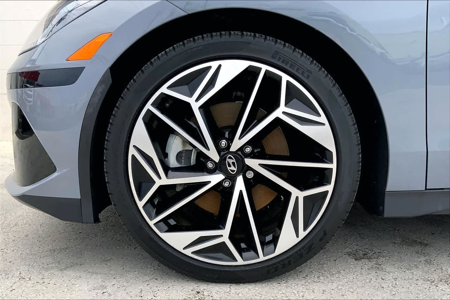 Thumbnail: 2023 Hyundai Ioniq 6 - 9