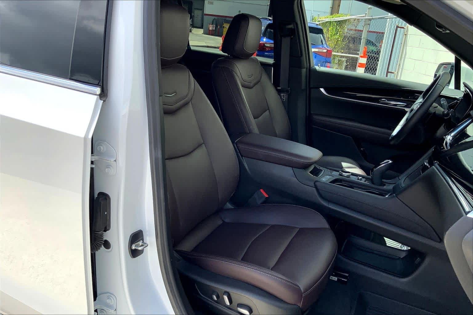 Thumbnail: 2023 Cadillac XT6 - 14