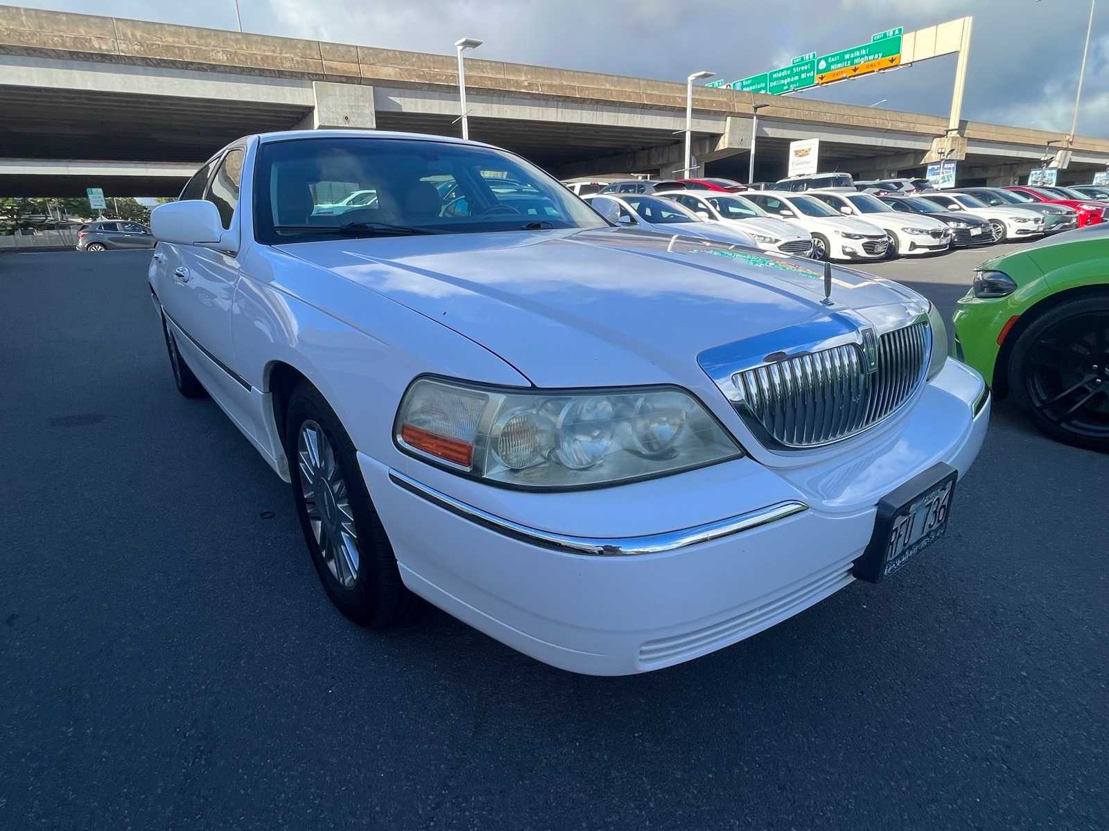 Thumbnail: 2008 Lincoln Town Car - 3