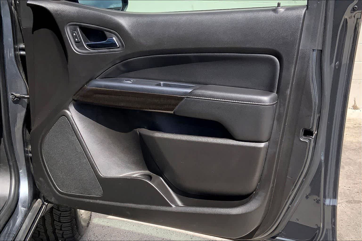 Thumbnail: 2016 GMC Canyon - 28