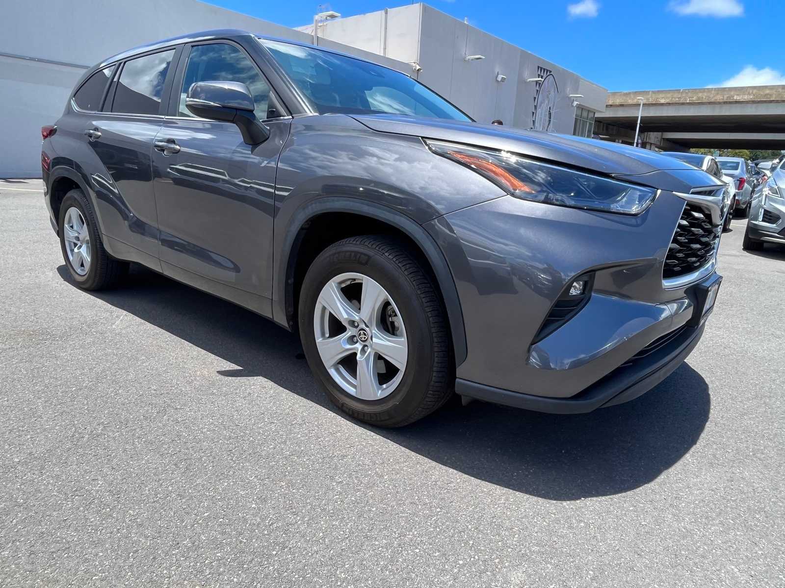 Thumbnail: 2023 Toyota Highlander - 3