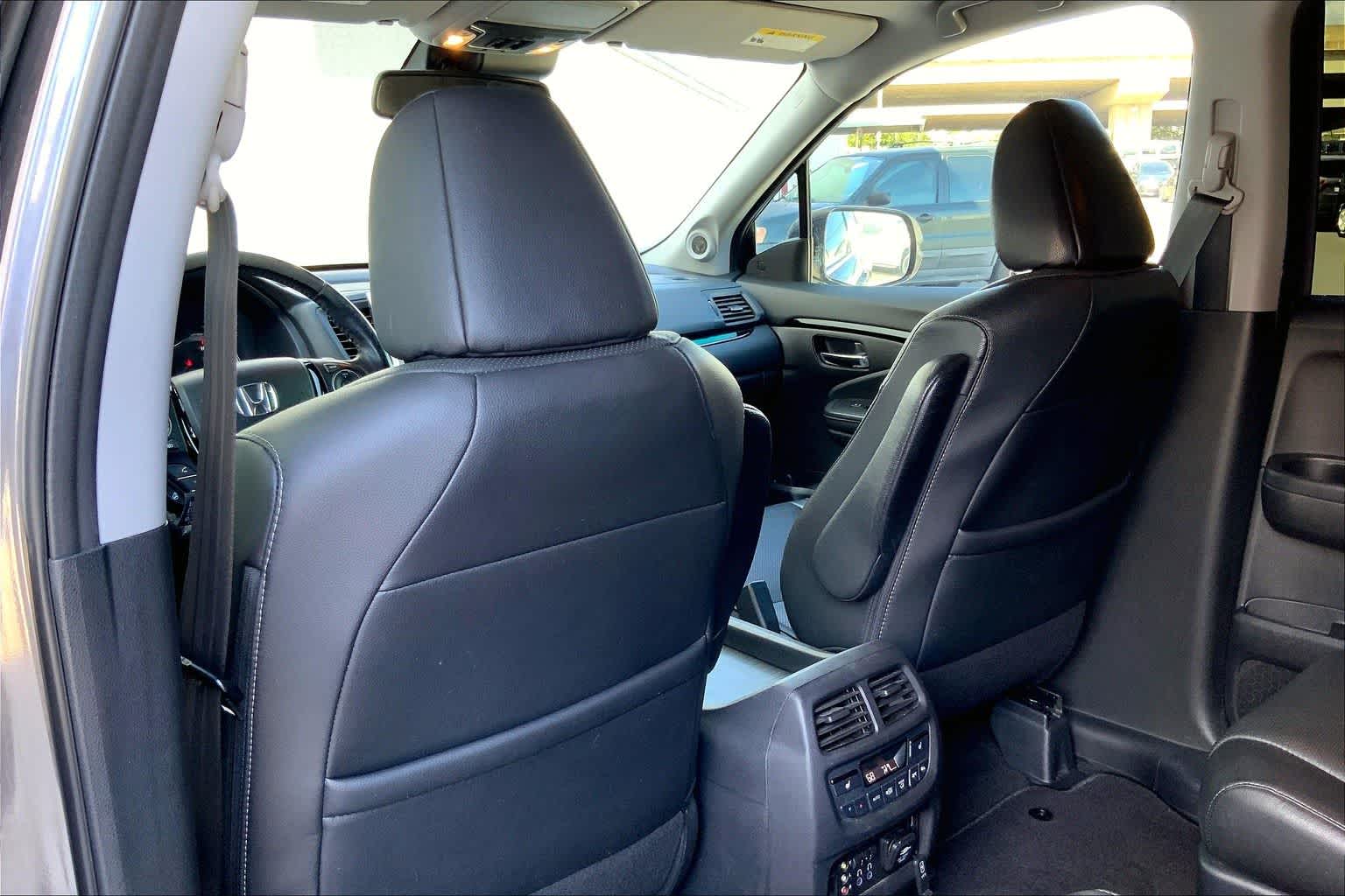 Thumbnail: 2018 Honda Pilot - 12