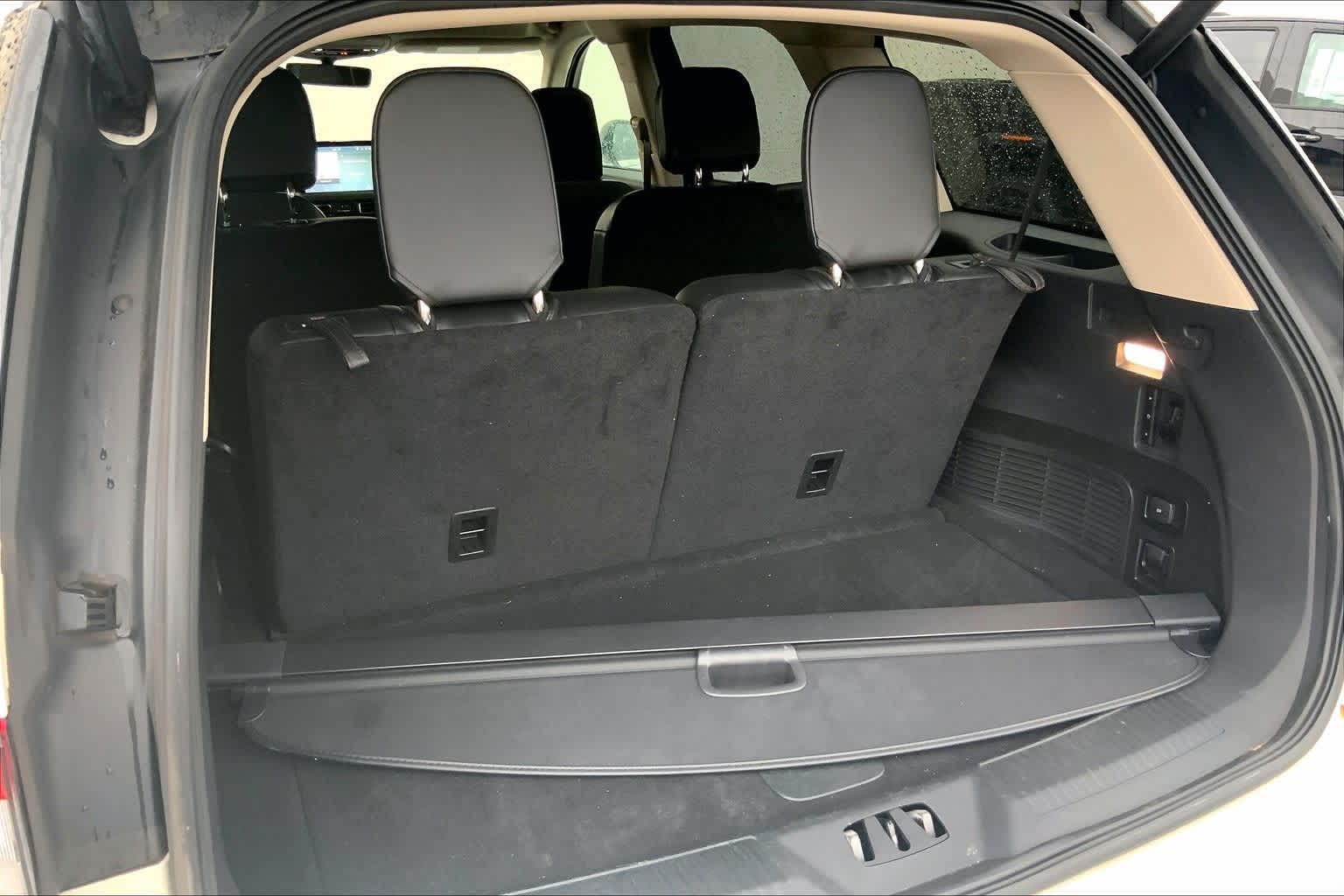 Thumbnail: 2022 Lincoln Aviator - 19