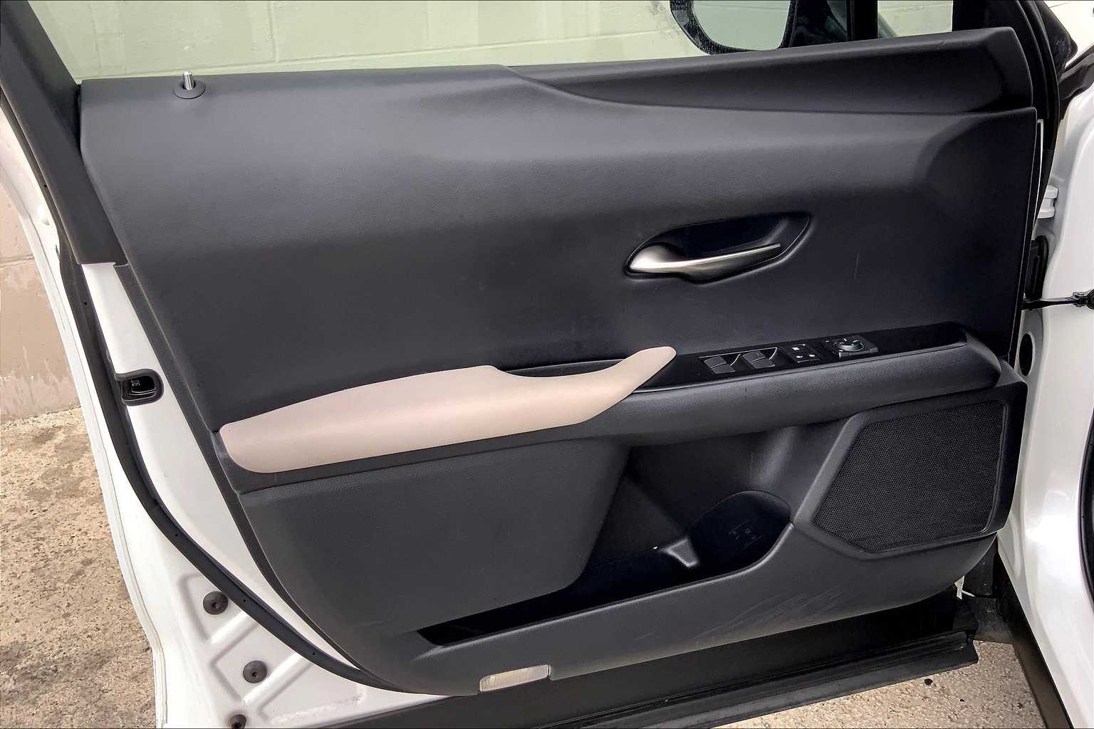 Thumbnail: 2019 Lexus UX - 28